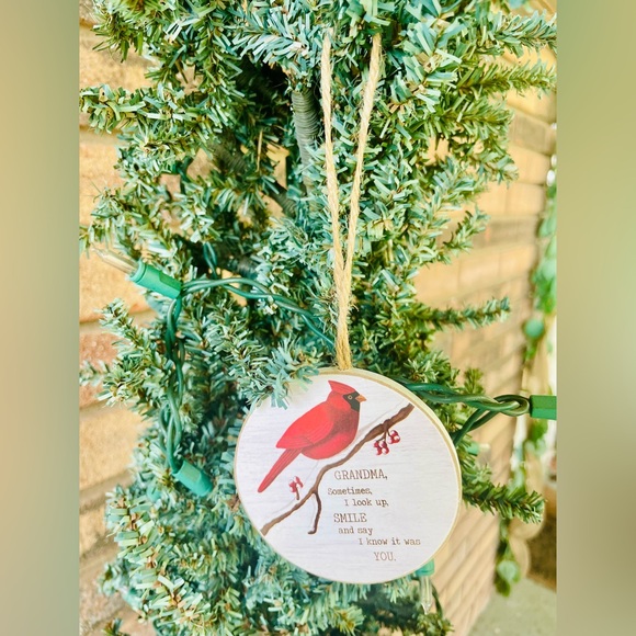 *Grandma Round Cardinal Ornament - Picture 6 of 12